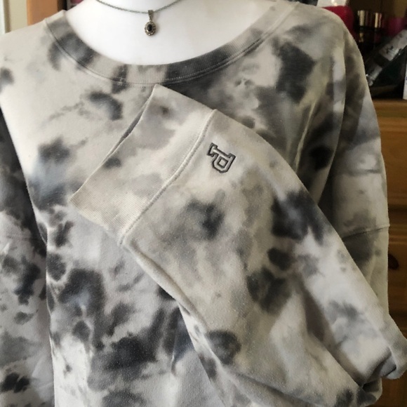 PINK Victoria's Secret Black and Gray Tie-Dye Sweatshirt - Picture 3 of 6